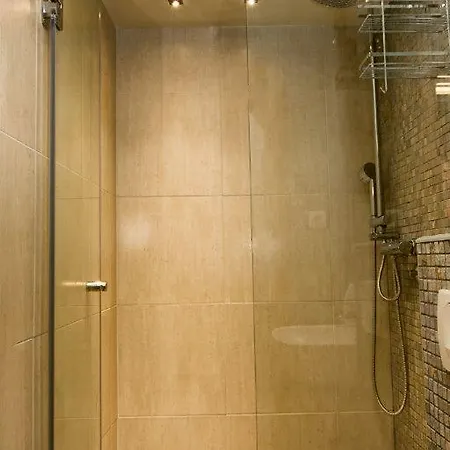 32 Apartment *