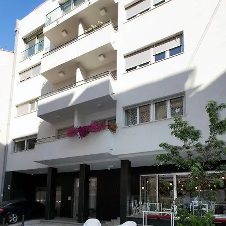 32 * Belgrade